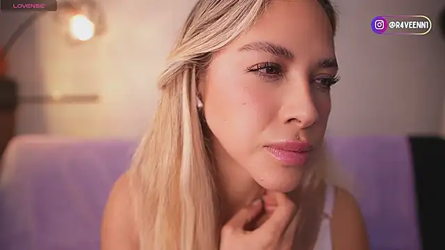 Snapshot of R4-V3N chatting on 29, 10, 2025 R4-V3N online show from 29, 10, 2025