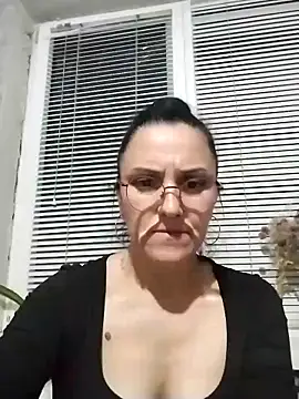 Snapshot of MillaMia45 chatting on 7, 5, 2026 MillaMia45 online show from 7, 5, 2026