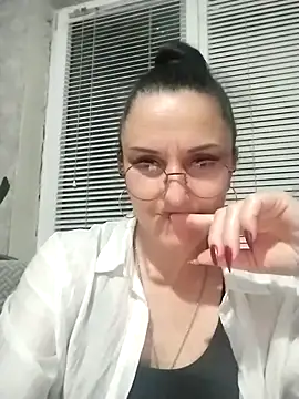 Snapshot of MillaMia45 chatting on 11, 5, 2026 MillaMia45 online show from 11, 5, 2026
