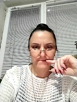 Snapshot of MillaMia45 chatting on 13, 5, 2026 MillaMia45 online show from 13, 5, 2026