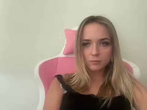 Snapshot of SisiBunny chatting on 6, 7, 2026 SisiBunny online show from 6, 7, 2026