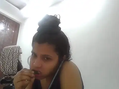 Snapshot of Myra- chatting on 13, 5, 2026 Myra- online show from 13, 5, 2026