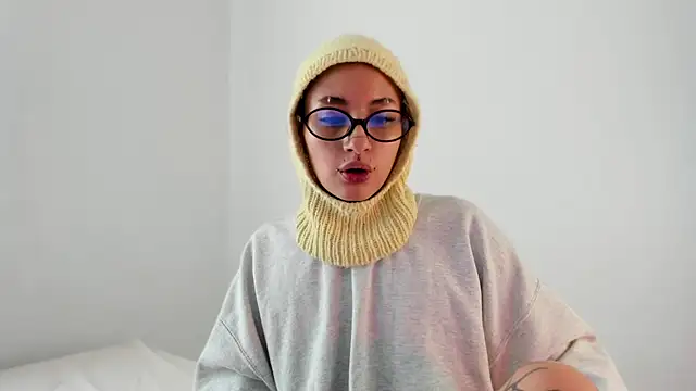 Snapshot of vandalovee_ chatting on 29, 6, 2026 vandalovee online show from 29, 6, 2026