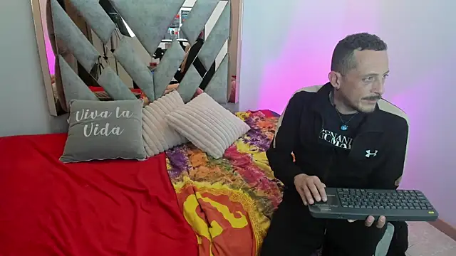 Snapshot of DarkRomanceXXX chatting on 6, 7, 2026 DarkRomanceXXX online show from 6, 7, 2026