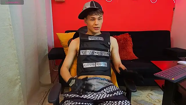 Snapshot of LoganSteel_ chatting on 17, 6, 2026 LoganSteel online show from 17, 6, 2026