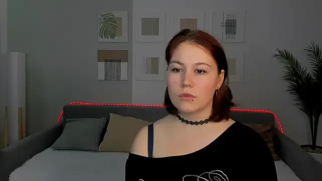 MiaLacrice online show from 18, 5, 2026