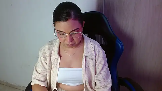 Snapshot of AliceSmity__ chatting on 2, 6, 2026 AliceSmity online show from 2, 6, 2026