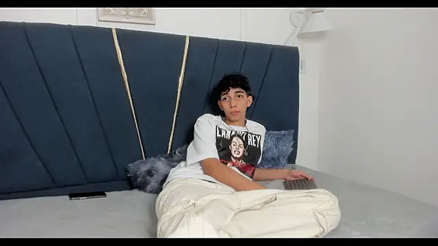 Snapshot of ero_boy40 chatting on 20, 5, 2026 ero boy40 online show from 20, 5, 2026