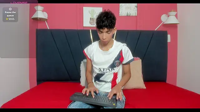 Snapshot of ero_boy40 chatting on 4, 7, 2026 ero boy40 online show from 4, 7, 2026