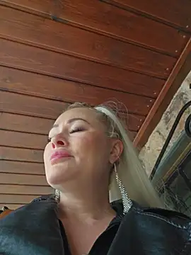 Snapshot of MILFBARBY chatting on 8, 4, 2026 MILFBARBY online show from 8, 4, 2026