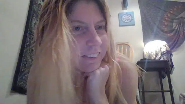 Snapshot of daddys_girl333 chatting on 18, 7, 2026 daddys girl333 online show from 18, 7, 2026