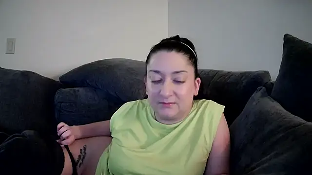 Snapshot of Hottie90210 chatting on 10, 5, 2026 Hottie90210 online show from 10, 5, 2026