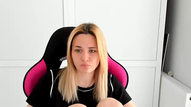 Emma starrs  online show from 17, 5, 2026