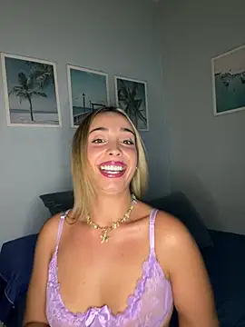 Snapshot of space_couple chatting on 4, 8, 2026 space couple online show from 4, 8, 2026
