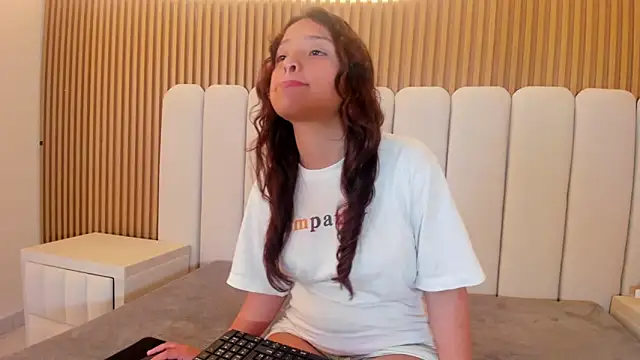 Snapshot of CharlotAura chatting on 14, 5, 2026 CharlotAura online show from 14, 5, 2026