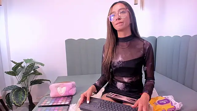 HannaCarttier  online show from 14, 5, 2026