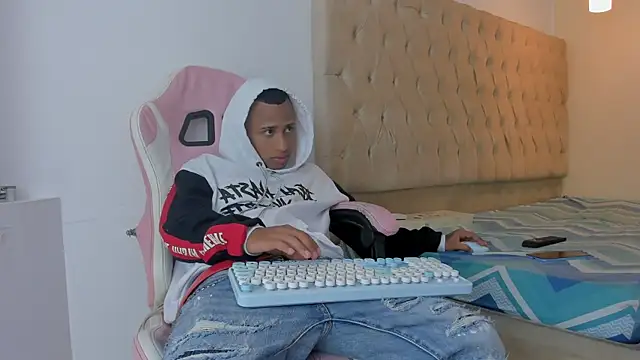 Supreme Badboy online show from 8, 6, 2026