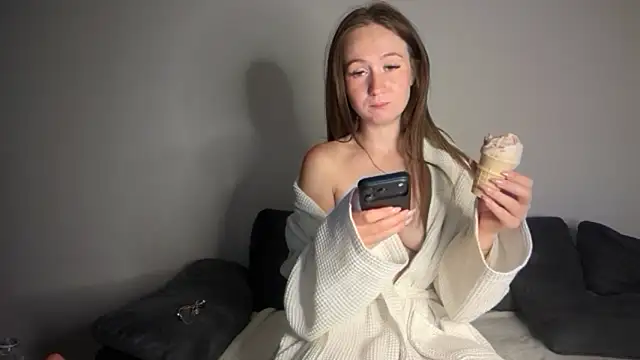 Freyastimeee online show from 3, 6, 2026