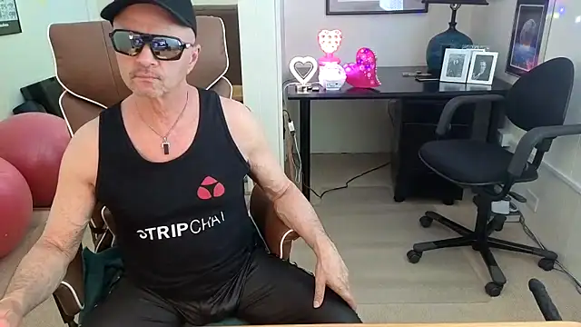 Snapshot of hotdadbod chatting on 19, 4, 2026 hotdadbod online show from 19, 4, 2026