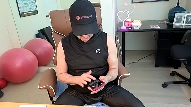 Snapshot of hotdadbod chatting on 8, 5, 2026 hotdadbod online show from 8, 5, 2026