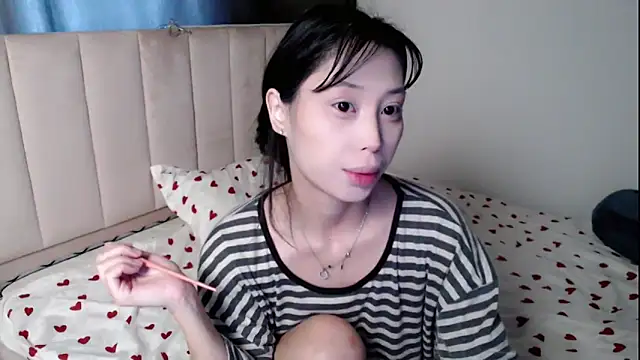 Snapshot of neverstoplovingme chatting on 19, 5, 2026 neverstoplovingme online show from 19, 5, 2026