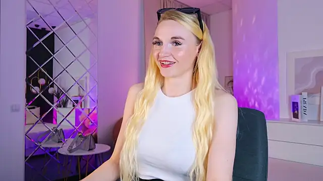 Snapshot of Mila__Lux chatting on 29, 5, 2026 Mila Lux online show from 29, 5, 2026
