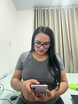 Snapshot of rousee69_ chatting on 14, 6, 2026 rousee69 online show from 14, 6, 2026