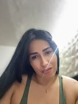 Snapshot of areviklusine1 chatting on 7, 5, 2026 areviklusine1 online show from 7, 5, 2026