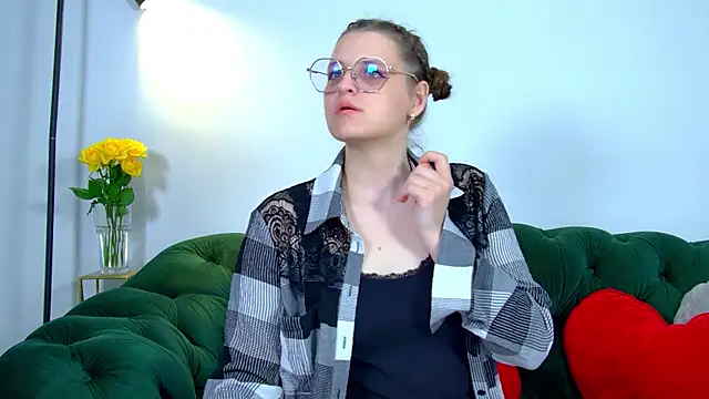 Snapshot of AlexaAvery chatting on 6, 6, 2026 AlexaAvery online show from 6, 6, 2026