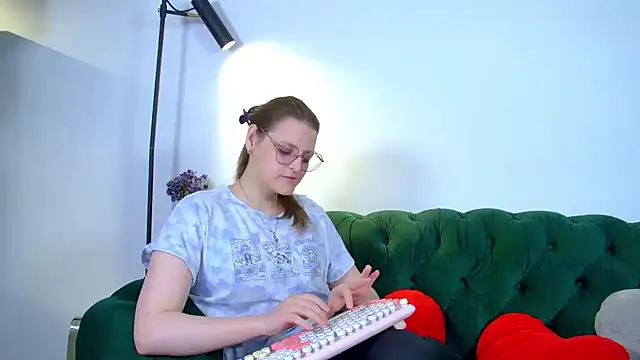 Snapshot of AlexaAvery chatting on 13, 6, 2026 AlexaAvery online show from 13, 6, 2026