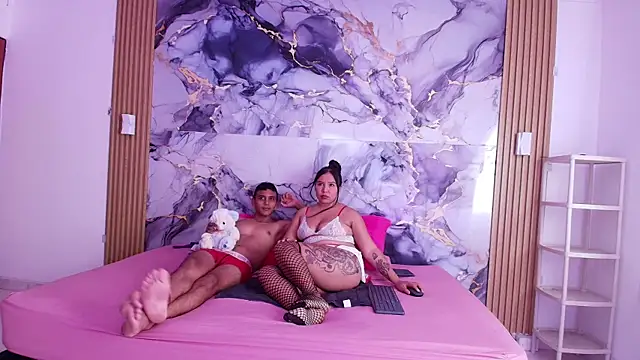 Snapshot of couplehoot_04 chatting on 25, 5, 2026 couplehoot 04 online show from 25, 5, 2026