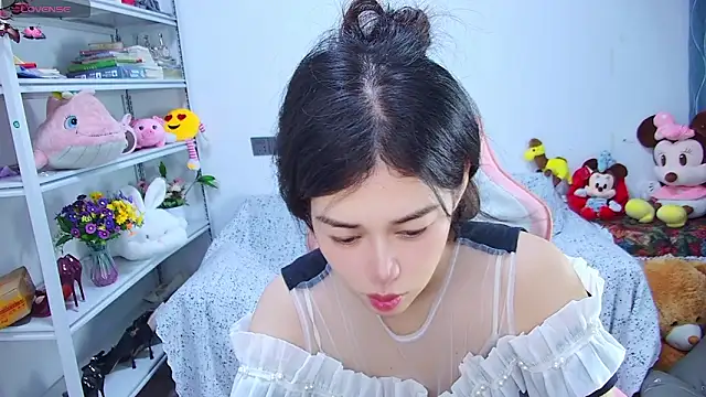 QinQin-888 online show from 17, 6, 2026