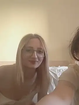 Snapshot of LauraundSteve_ chatting on 16, 5, 2026 LauraundSteve online show from 16, 5, 2026