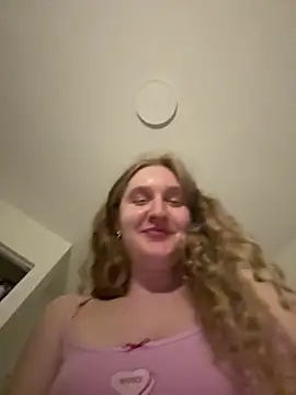 Snapshot of pr1ncess_mads17 chatting on 15, 5, 2026 pr1ncess mads17 online show from 15, 5, 2026