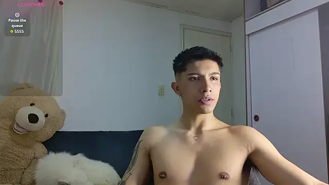 Snapshot of Thesaint_xxx chatting on 25, 6, 2026 Thesaint xxx online show from 25, 6, 2026