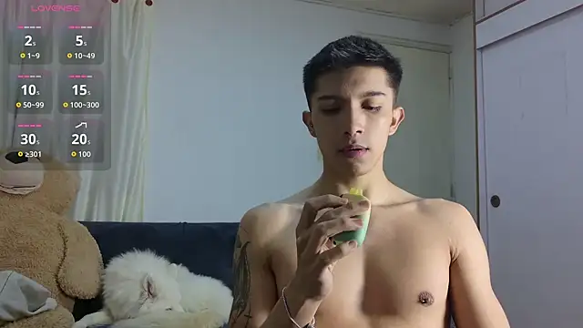 Snapshot of Thesaint_xxx chatting on 4, 7, 2026 Thesaint xxx online show from 4, 7, 2026