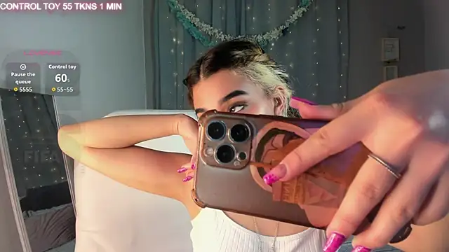 Snapshot of vanillafairy_ chatting on 25, 6, 2026 vanillafairy online show from 25, 6, 2026