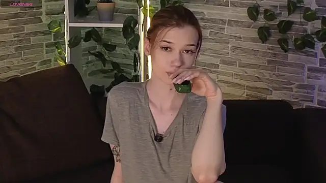 Snapshot of OliviaFoxsis chatting on 16, 5, 2026 OliviaFoxsis online show from 16, 5, 2026