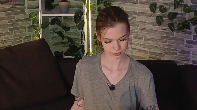 Snapshot of OliviaFoxsis chatting on 16, 5, 2026 OliviaFoxsis online show from 16, 5, 2026
