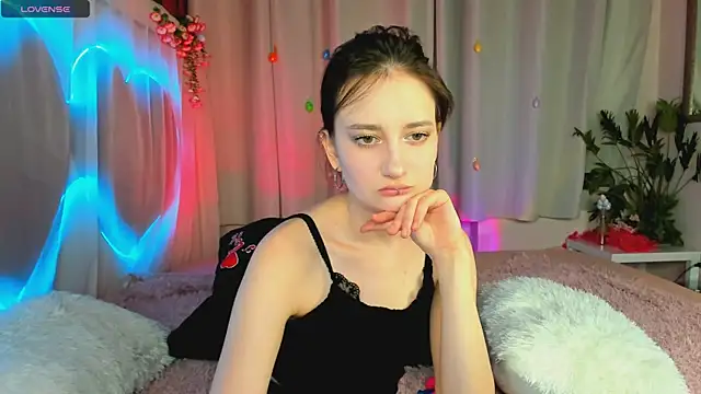 Snapshot of SummerLilaa chatting on 5, 6, 2026 SummerLilaa online show from 5, 6, 2026