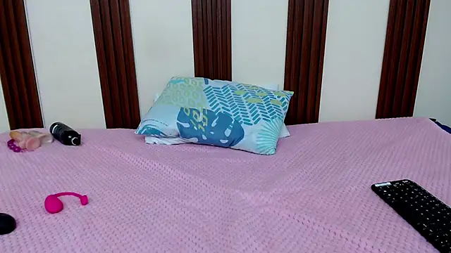 Snapshot of skinnykattylush19 chatting on 19, 6, 2026 skinnykattylush19 online show from 19, 6, 2026