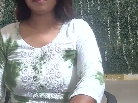 Snapshot of shallykaur chatting on 4, 6, 2026 shallykaur online show from 4, 6, 2026