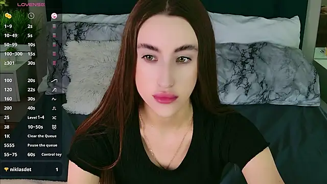 Snapshot of MadisonRen chatting on 4, 6, 2026 MadisonRen online show from 4, 6, 2026