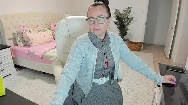Snapshot of Vika73 chatting on 8, 7, 2026 Vika73 online show from 8, 7, 2026