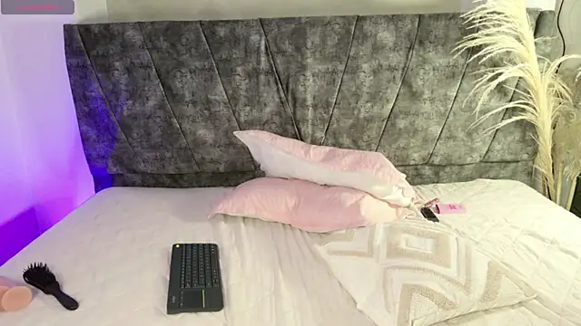 MadisonCollinss  online show from 6, 7, 2026