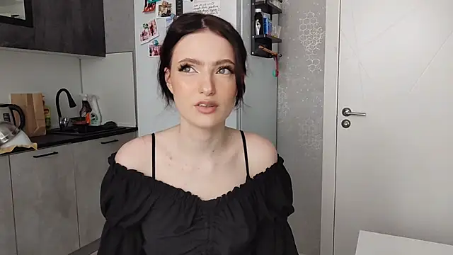 Snapshot of PotatoesHoney chatting on 18, 5, 2026 PotatoesHoney online show from 18, 5, 2026
