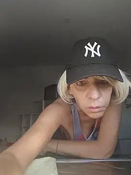 Snapshot of MartinaX_X chatting on 18, 5, 2026 MartinaX X online show from 18, 5, 2026