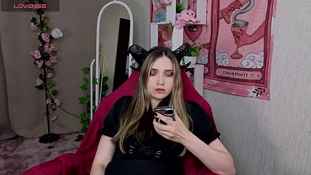 Snapshot of NocturneHuntress chatting on 26, 6, 2026 NocturneHuntress online show from 26, 6, 2026