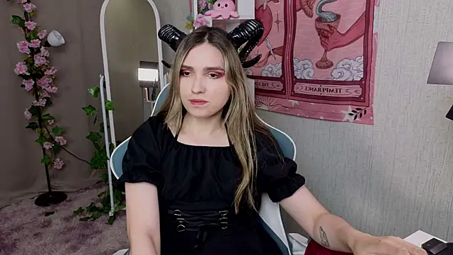 Snapshot of NocturneHuntress chatting on 28, 6, 2026 NocturneHuntress online show from 28, 6, 2026
