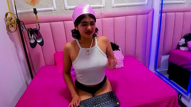 Snapshot of velvet_girll chatting on 23, 6, 2026 velvet girll online show from 23, 6, 2026